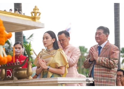 2025–04-10 泰国总理宋干节主持传统仪式 呼吁国人放假“充电”再为国努力